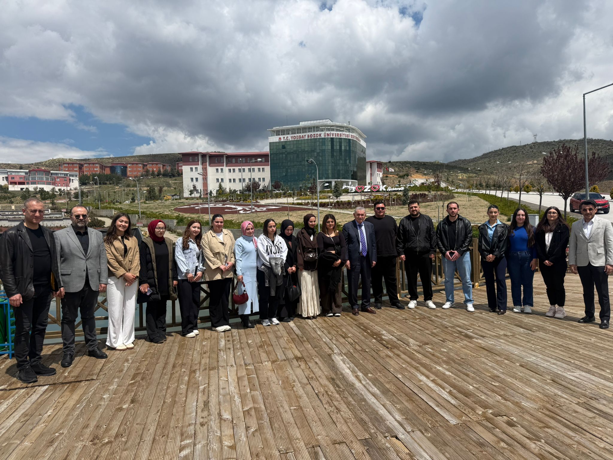 Settar Aslan Gençlerle Buluştu: Türkiye’yi, Dünyayı ve Geleceği Konuştular