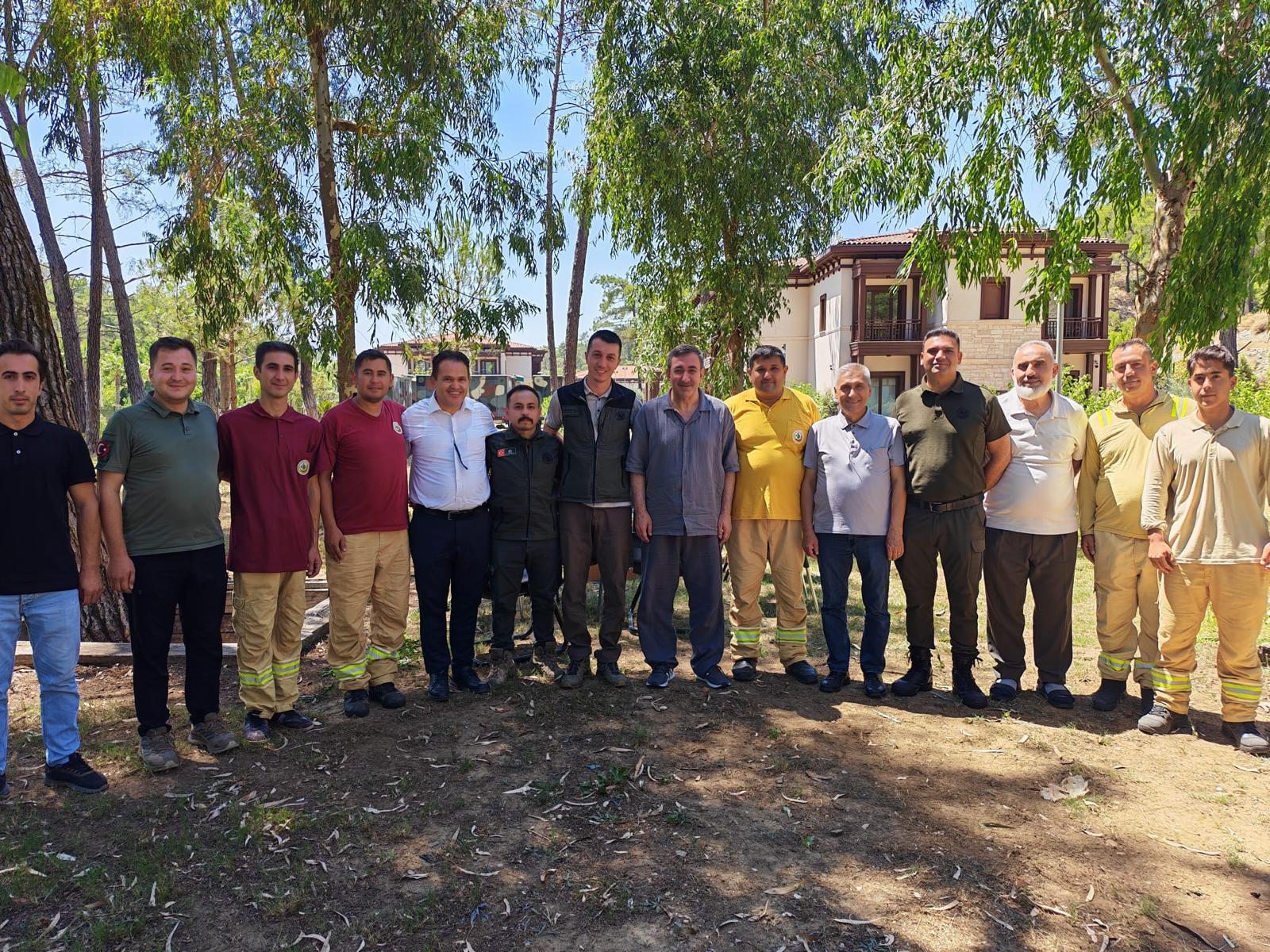 Cumhurbaşkanı Yardımcısı Cevdet Yılmaz, Yangın Kahramanlarıyla Bir Araya Geldi